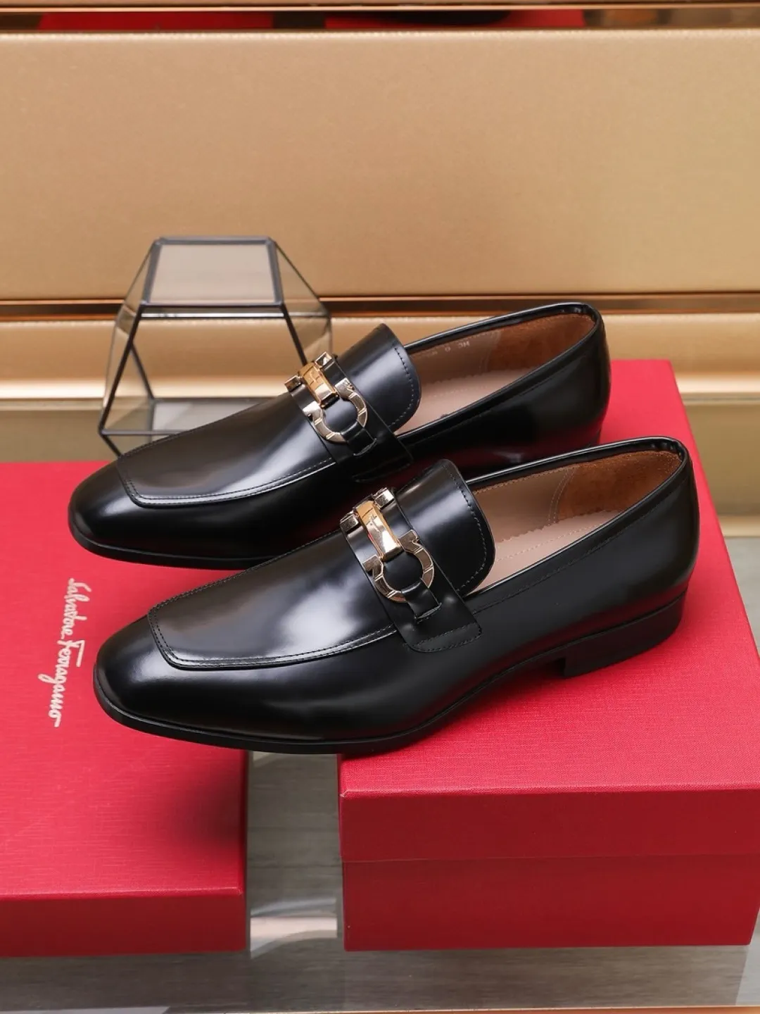 P620💰🔥《Ferragamo》👏Latest • High-end top brand luxury ~ purchasing agency, top quality ~. New fashionable business men's shoes🔜The uppers are made of original open-edge beaded cowhide➕cowhide·lining, with fine workmanship. The original stylish and soft combination wear-resistant and non-slip outsole is light and comfortable on the feet. The real thing looks better in real life. Size: 38/45
